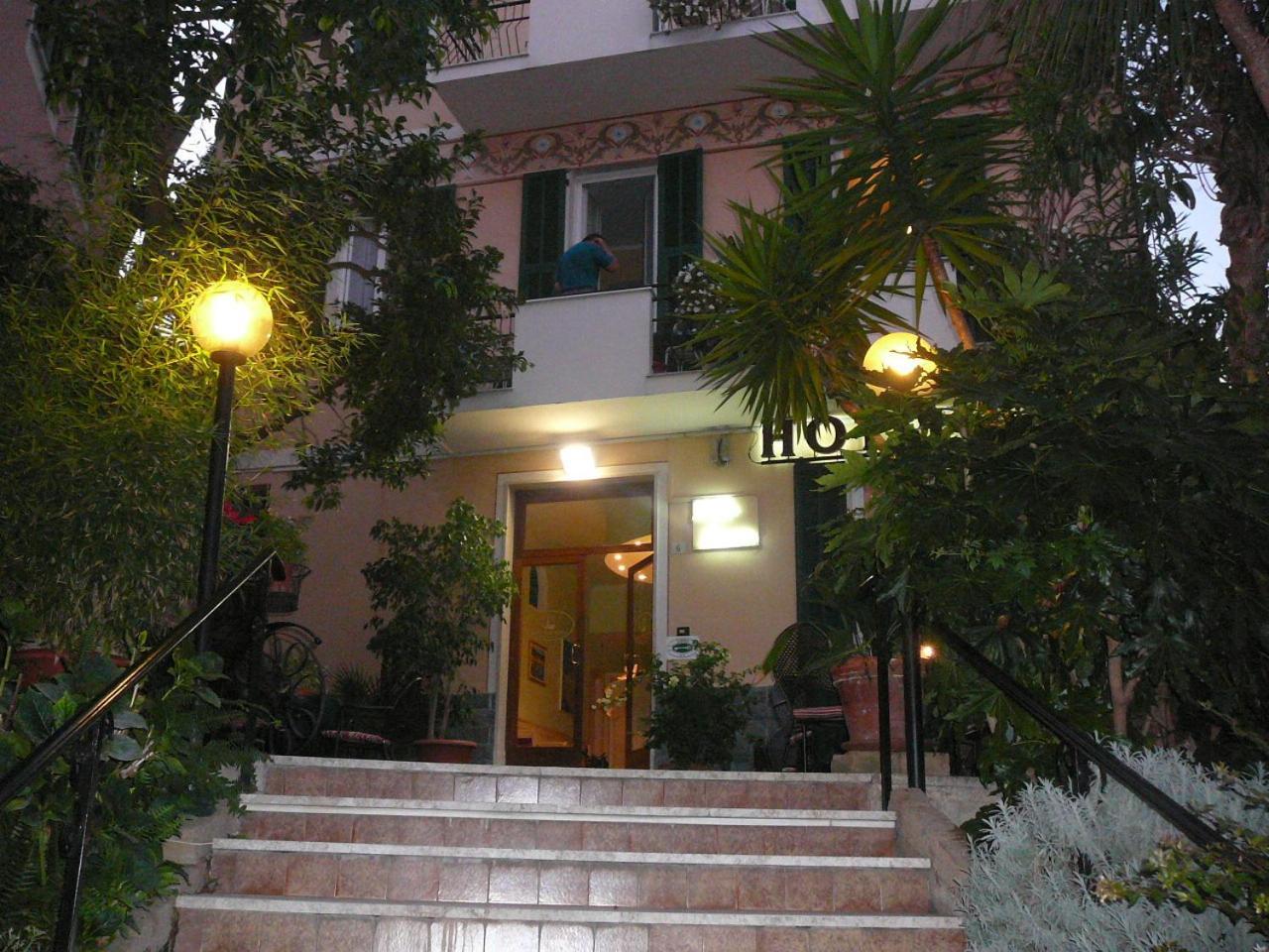 Hotel Villa Bianca Laigueglia Kültér fotó