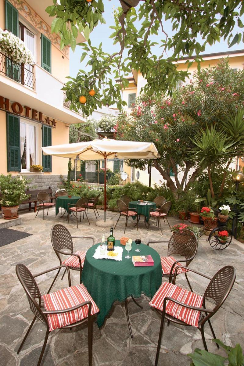 Hotel Villa Bianca Laigueglia Kültér fotó